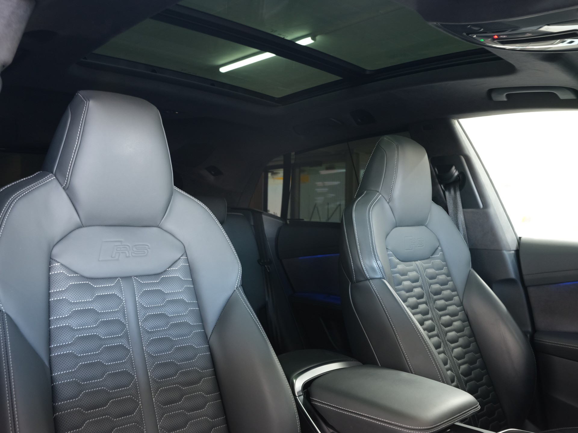 AUDI RSQ8 performance quattro *Werksgarantie* *Sportabgassanlage* *Panorama*-image-18