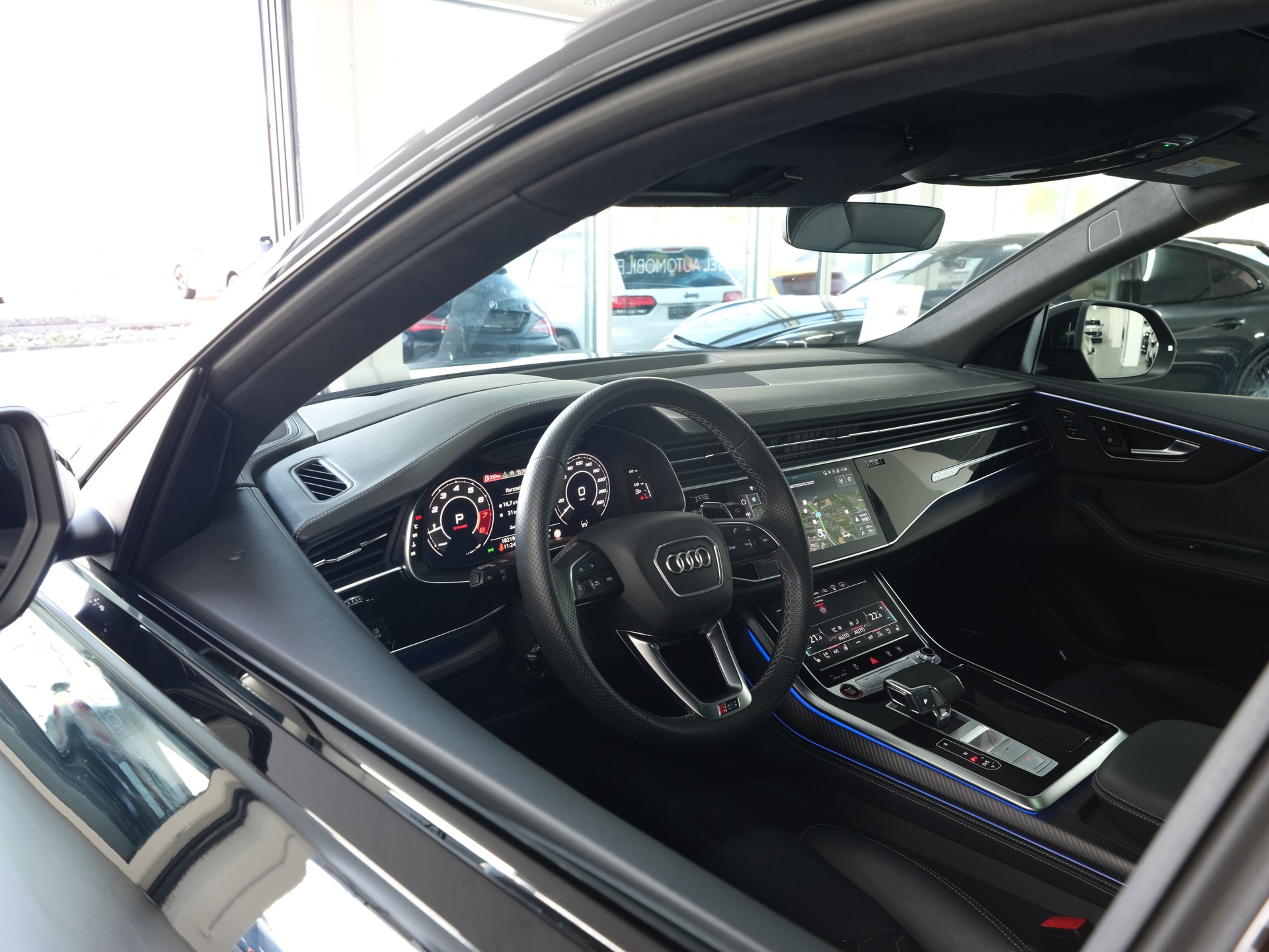 AUDI RSQ8 performance quattro *Werksgarantie* *Sportabgassanlage* *Panorama*-image-29
