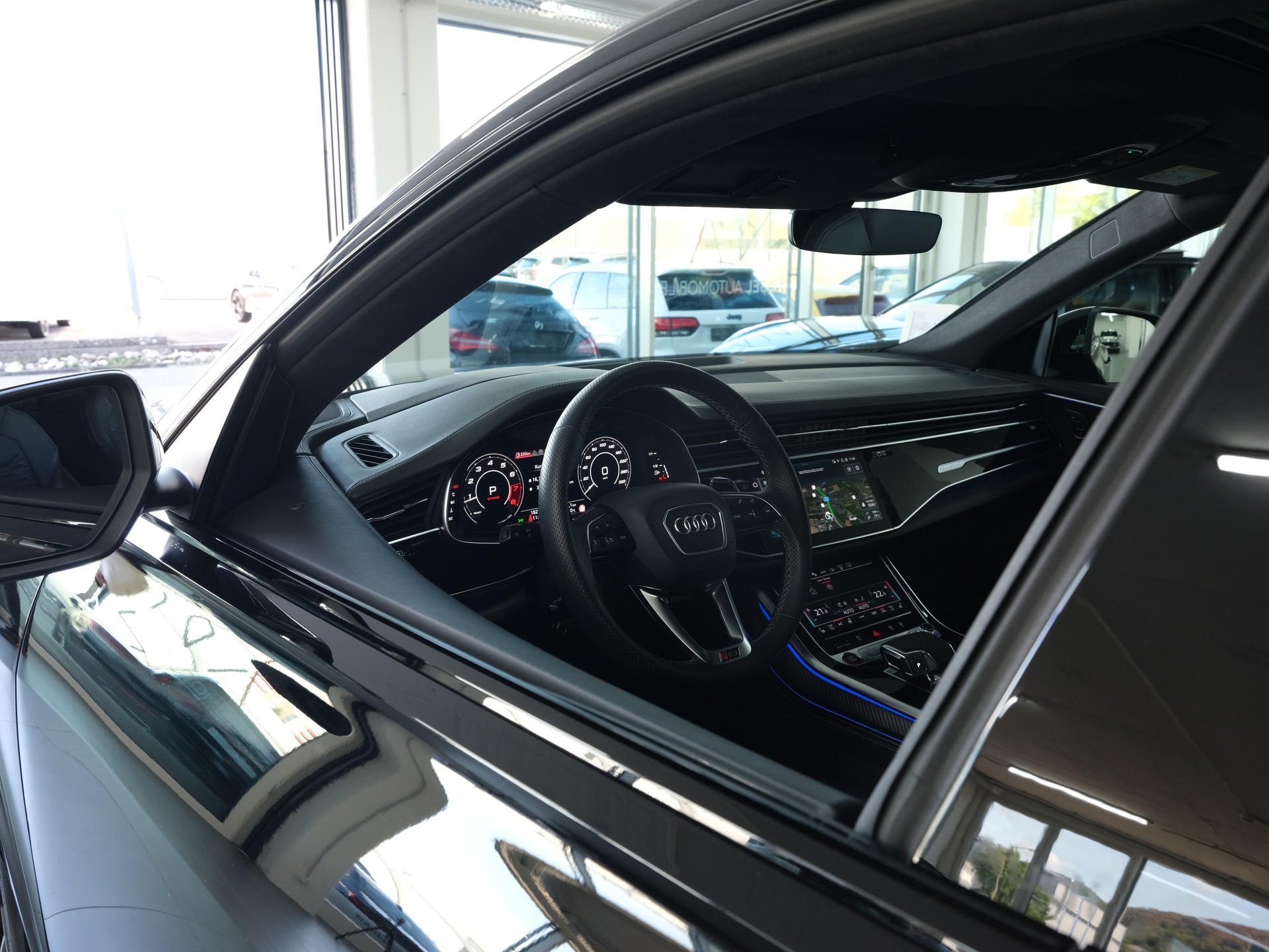 AUDI RSQ8 performance quattro *Werksgarantie* *Sportabgassanlage* *Panorama*-image-28