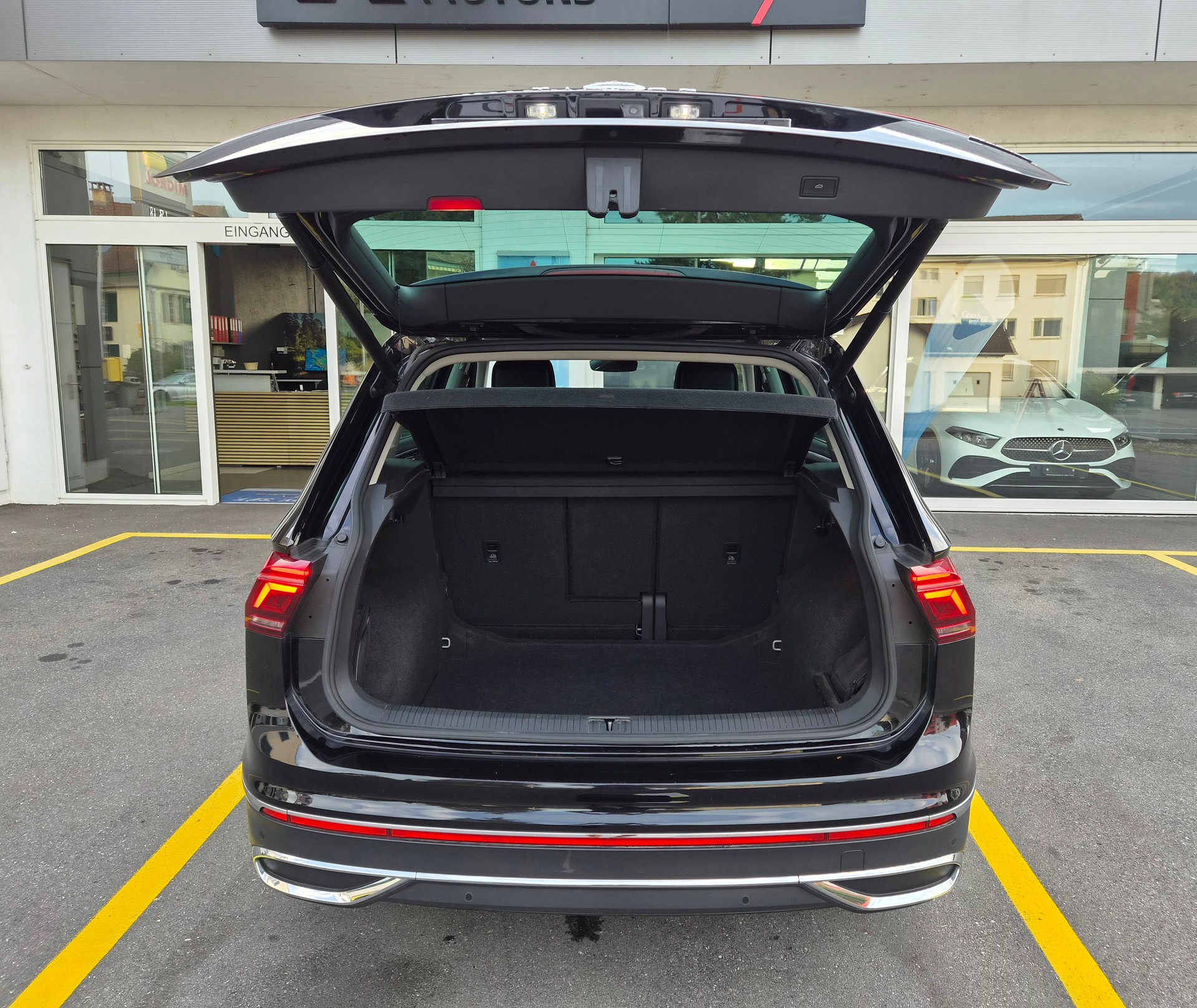 VW Tiguan 2.0 TDI SCR Elegance 4Motion DSG-image-6