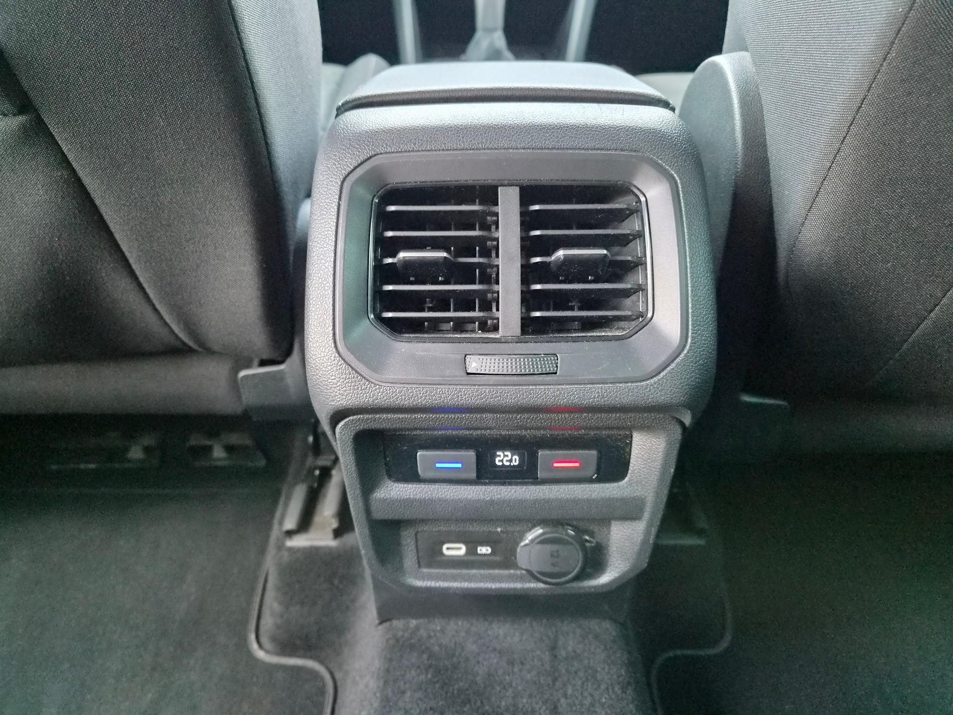 VW Tiguan 2.0 TDI SCR Elegance 4Motion DSG-image-10