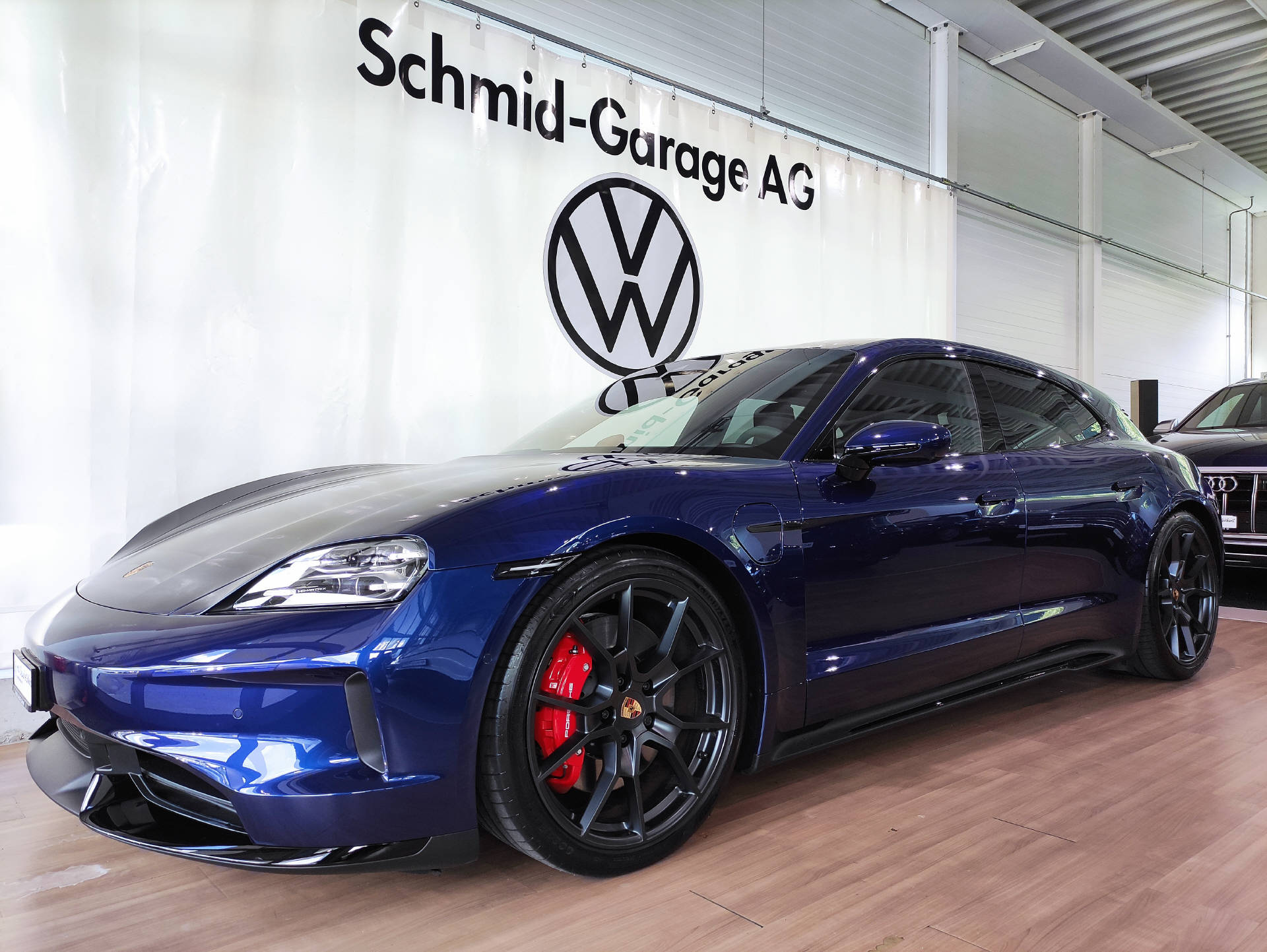 PORSCHE Taycan Sport Turismo GTS-showroom-element-1