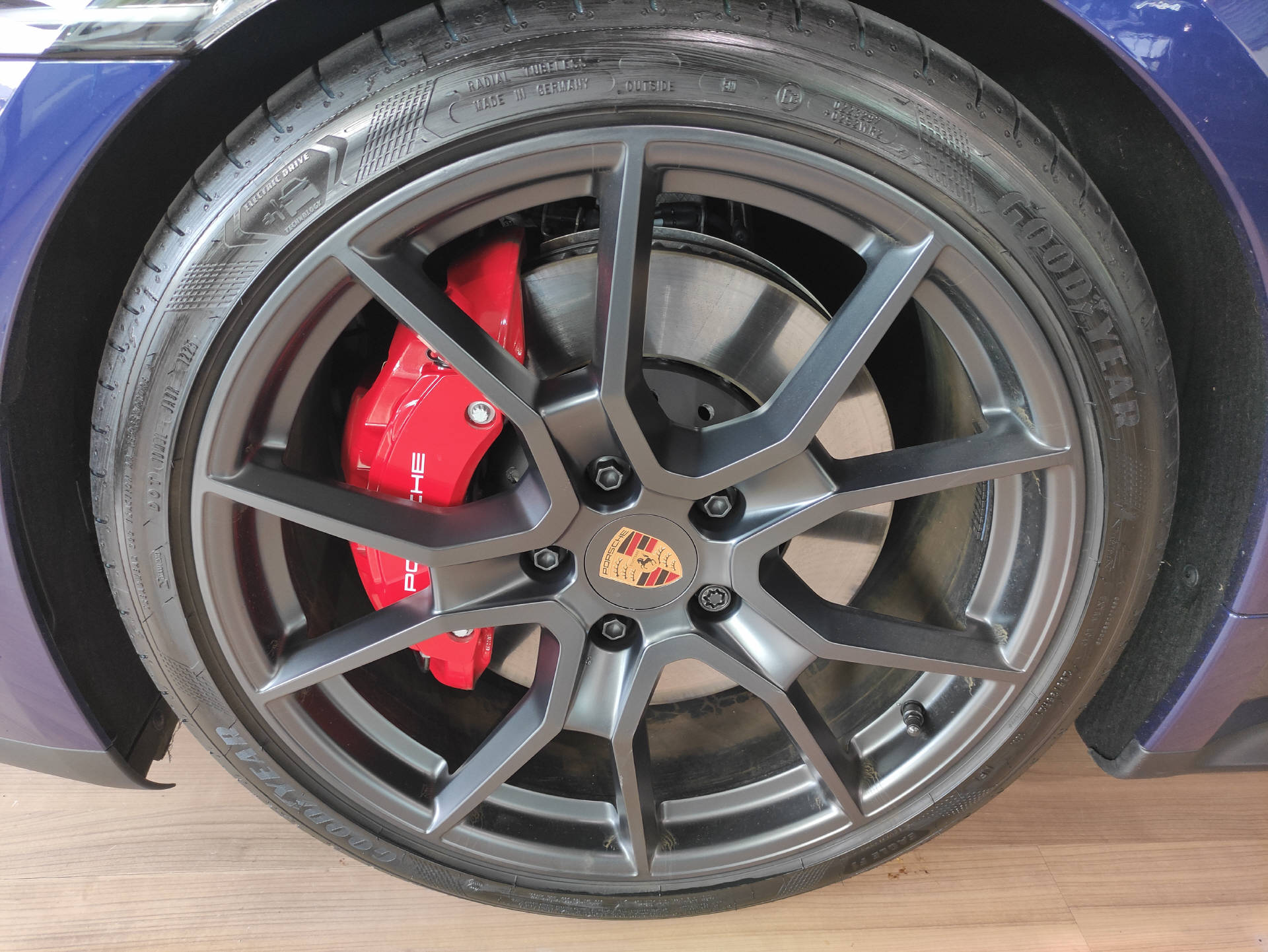 PORSCHE Taycan Sport Turismo GTS-showroom-element-3