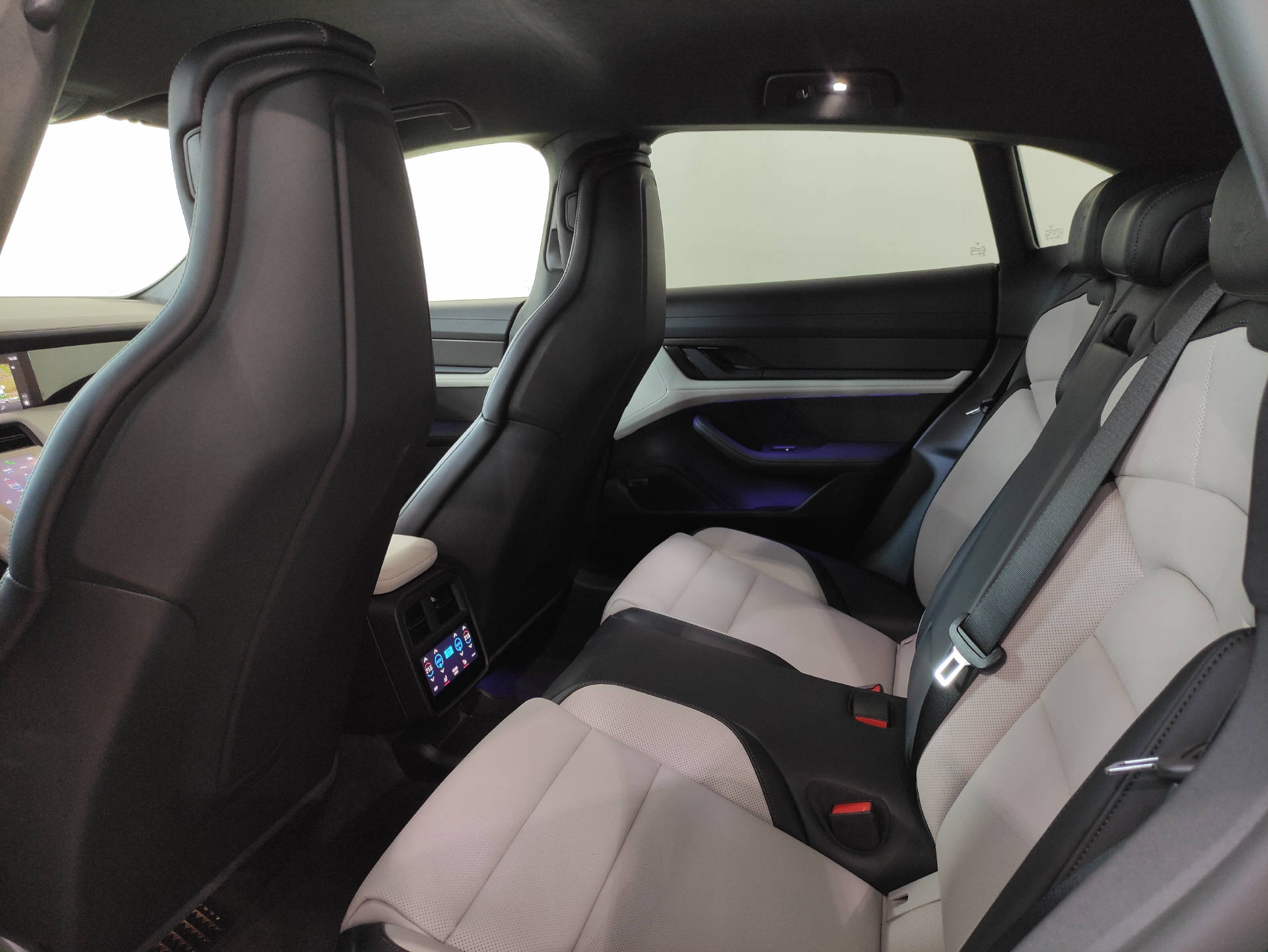 PORSCHE Taycan Sport Turismo GTS-image-21