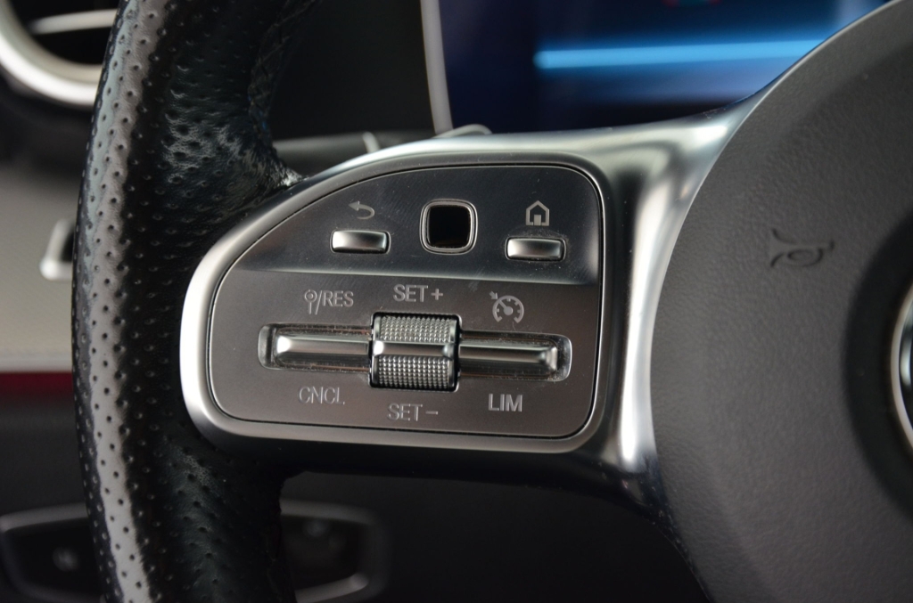 MERCEDES-BENZ E 220 d AMG Line 4Matic 9G-Tronic-image-24