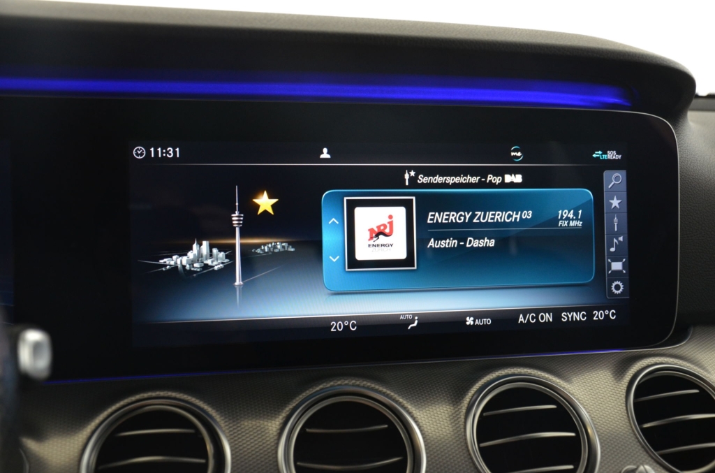 MERCEDES-BENZ E 220 d AMG Line 4Matic 9G-Tronic-image-18
