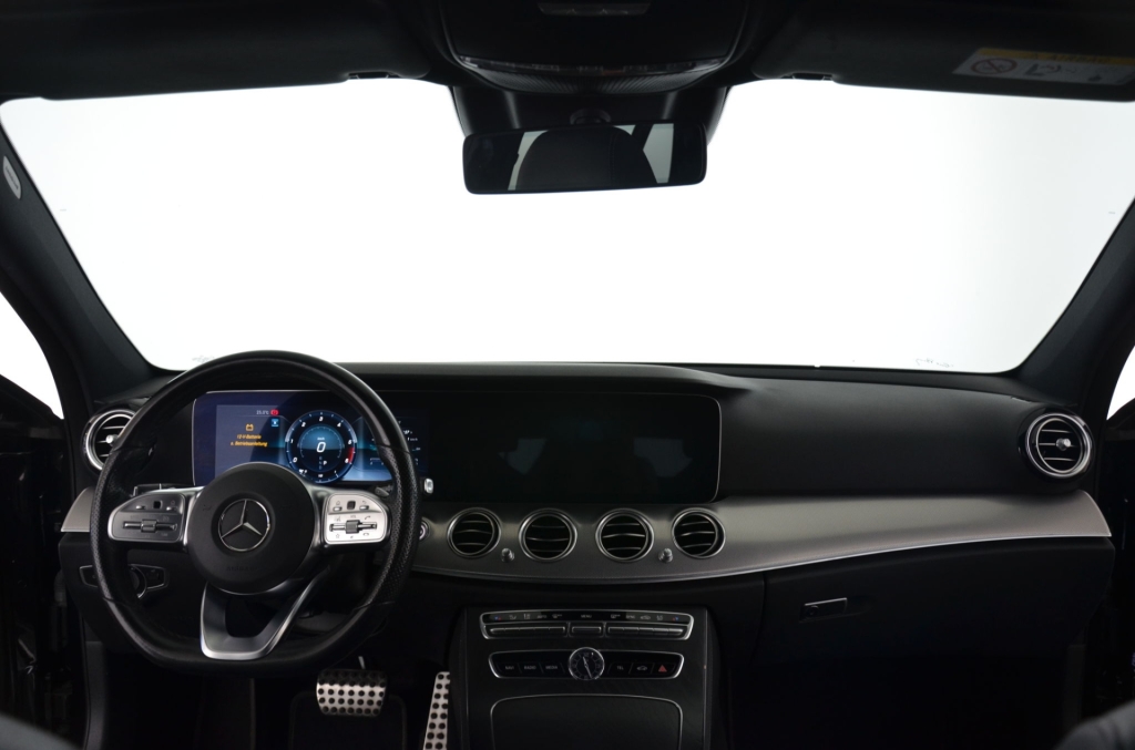 MERCEDES-BENZ E 220 d AMG Line 4Matic 9G-Tronic-image-11