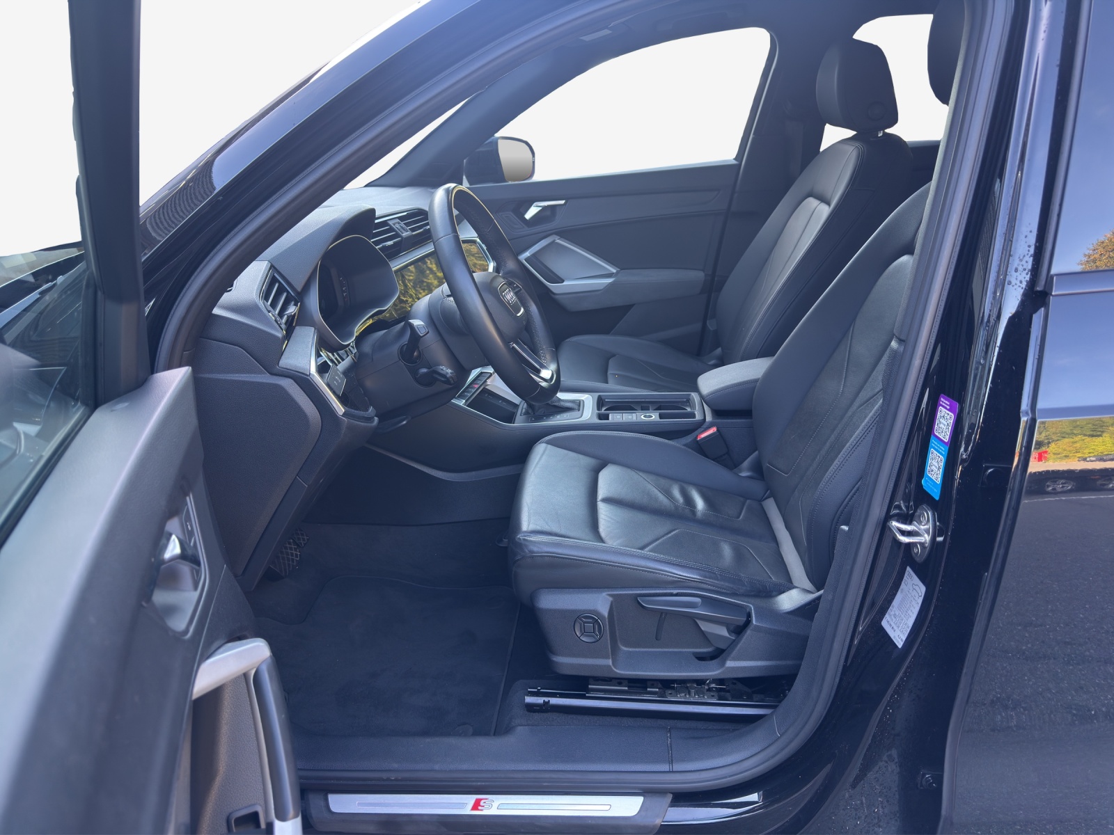 AUDI Q3 40 TDI S line quattro S-tronic-image-7