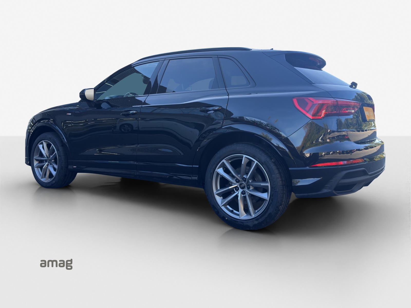 AUDI Q3 40 TDI S line quattro S-tronic-showroom-element-2