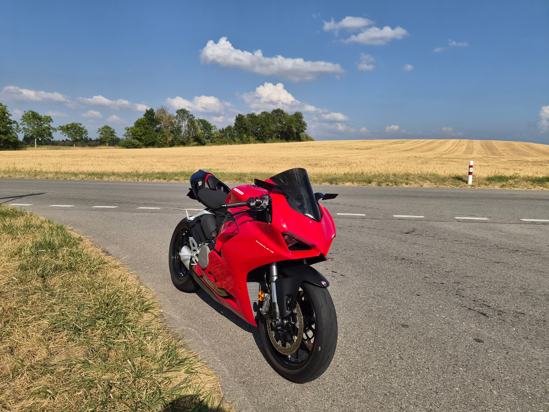 DUCATI Panigale V2-image-2