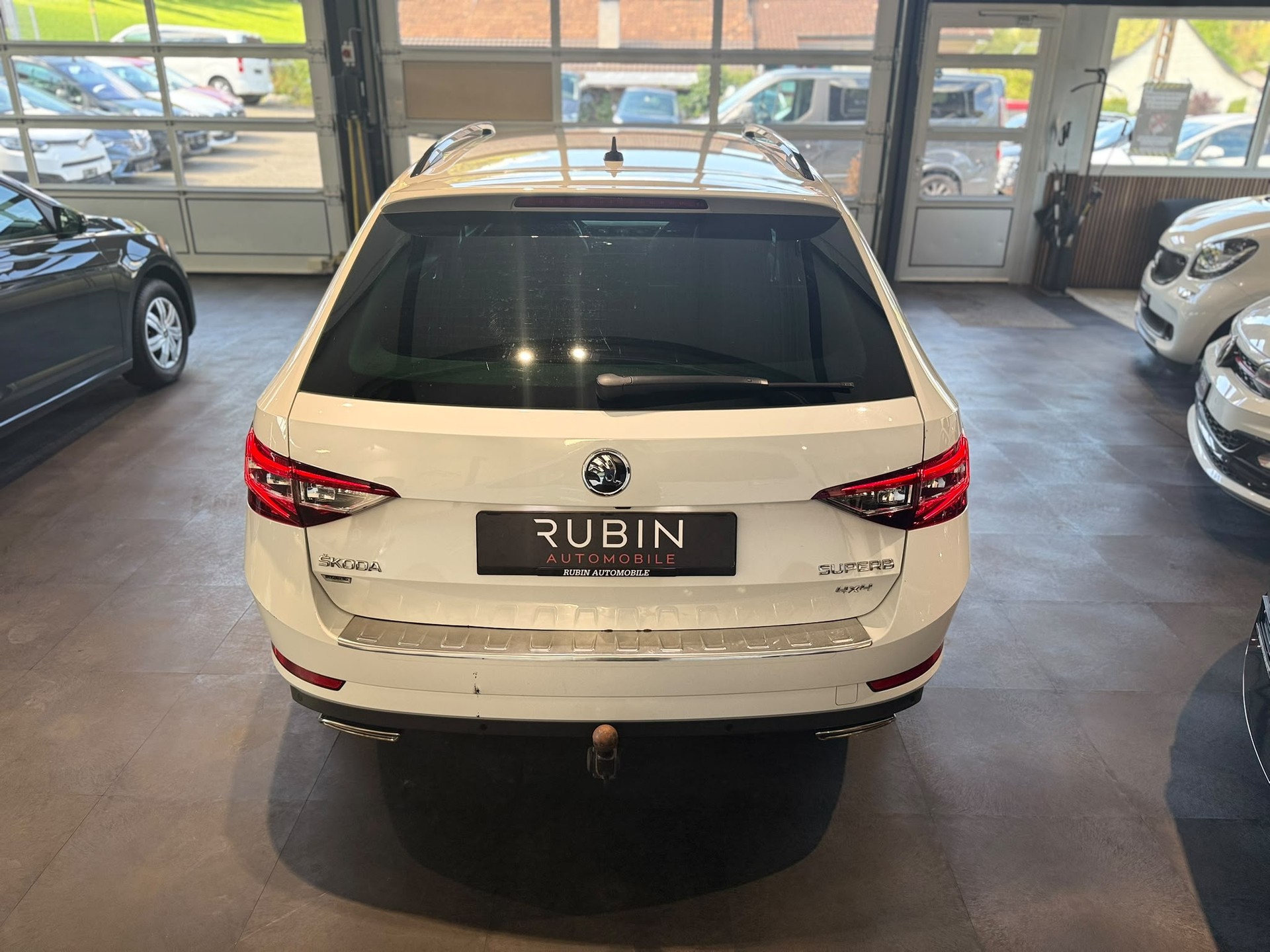 SKODA Superb Combi 2.0 TSI Ambition DSG 4x4-showroom-element-2