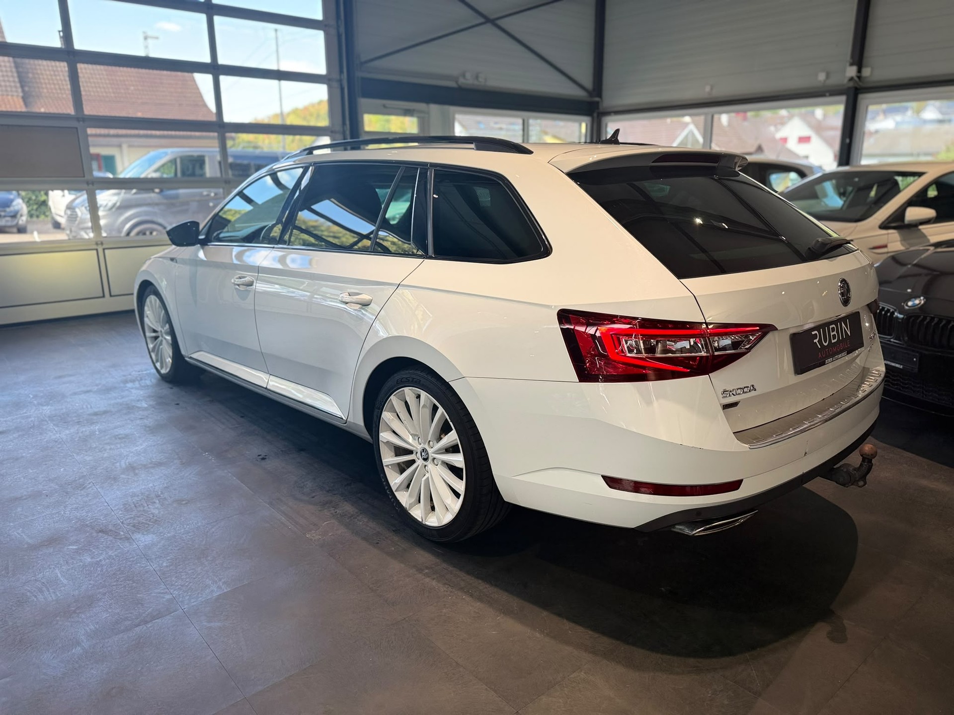 SKODA Superb Combi 2.0 TSI Ambition DSG 4x4-showroom-element-1