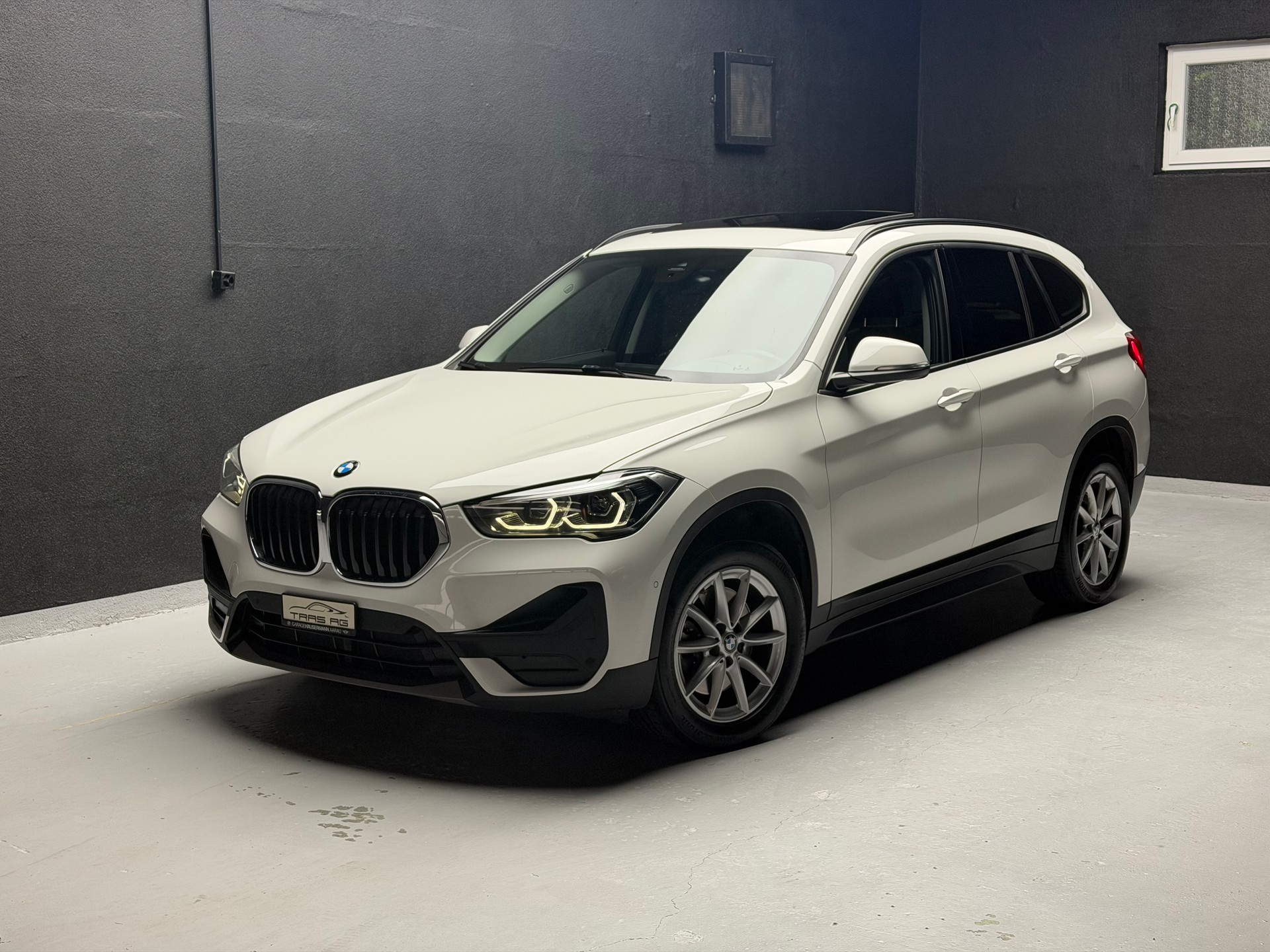 BMW X1 xDrive 20d Travel Edition • Facelift • Panorama