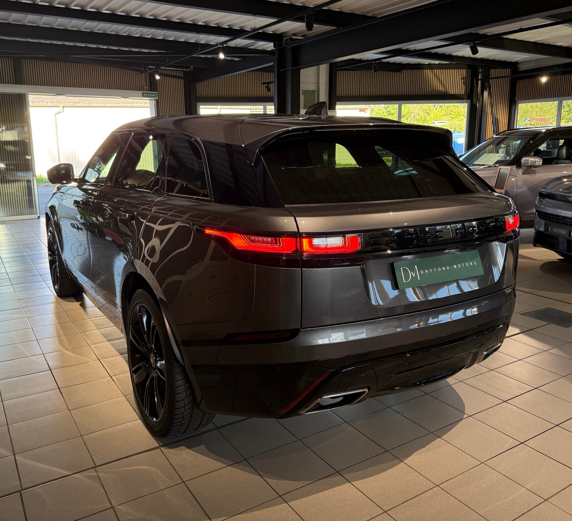 LAND ROVER Range Rover Velar R-Dynamic D 300 HSE Automatic-showroom-element-3