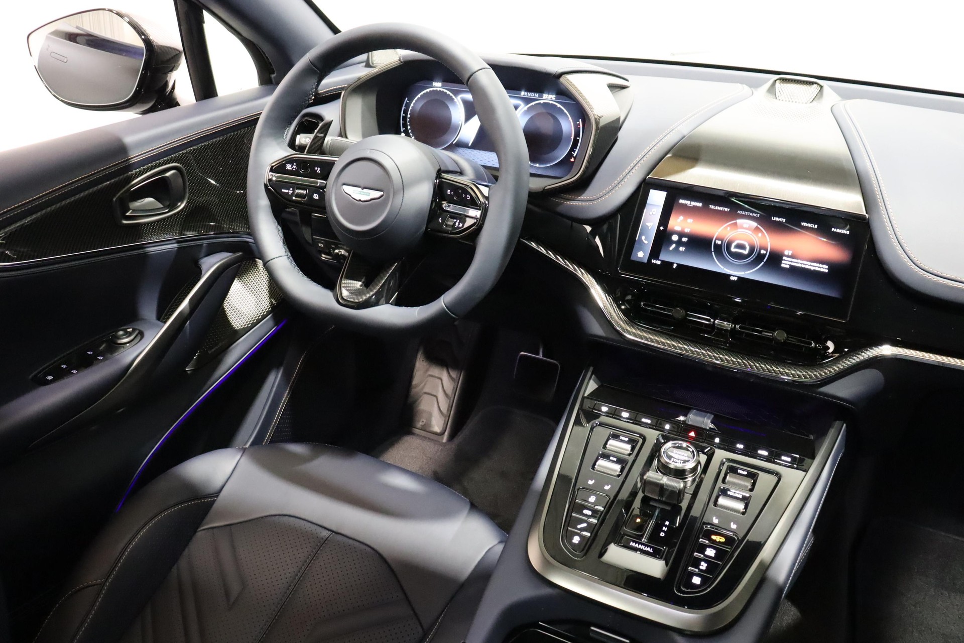 ASTON MARTIN DBX S 4.0 V8 Bi-Turbo-image-6