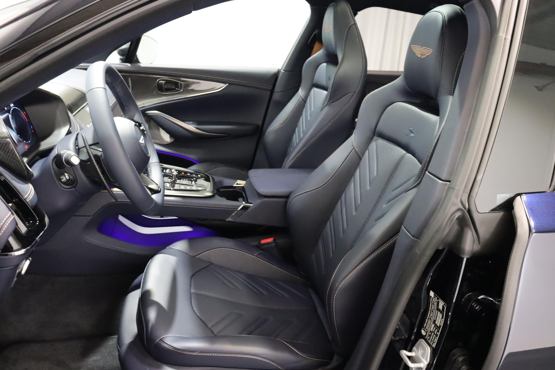 ASTON MARTIN DBX S 4.0 V8 Bi-Turbo-image-5