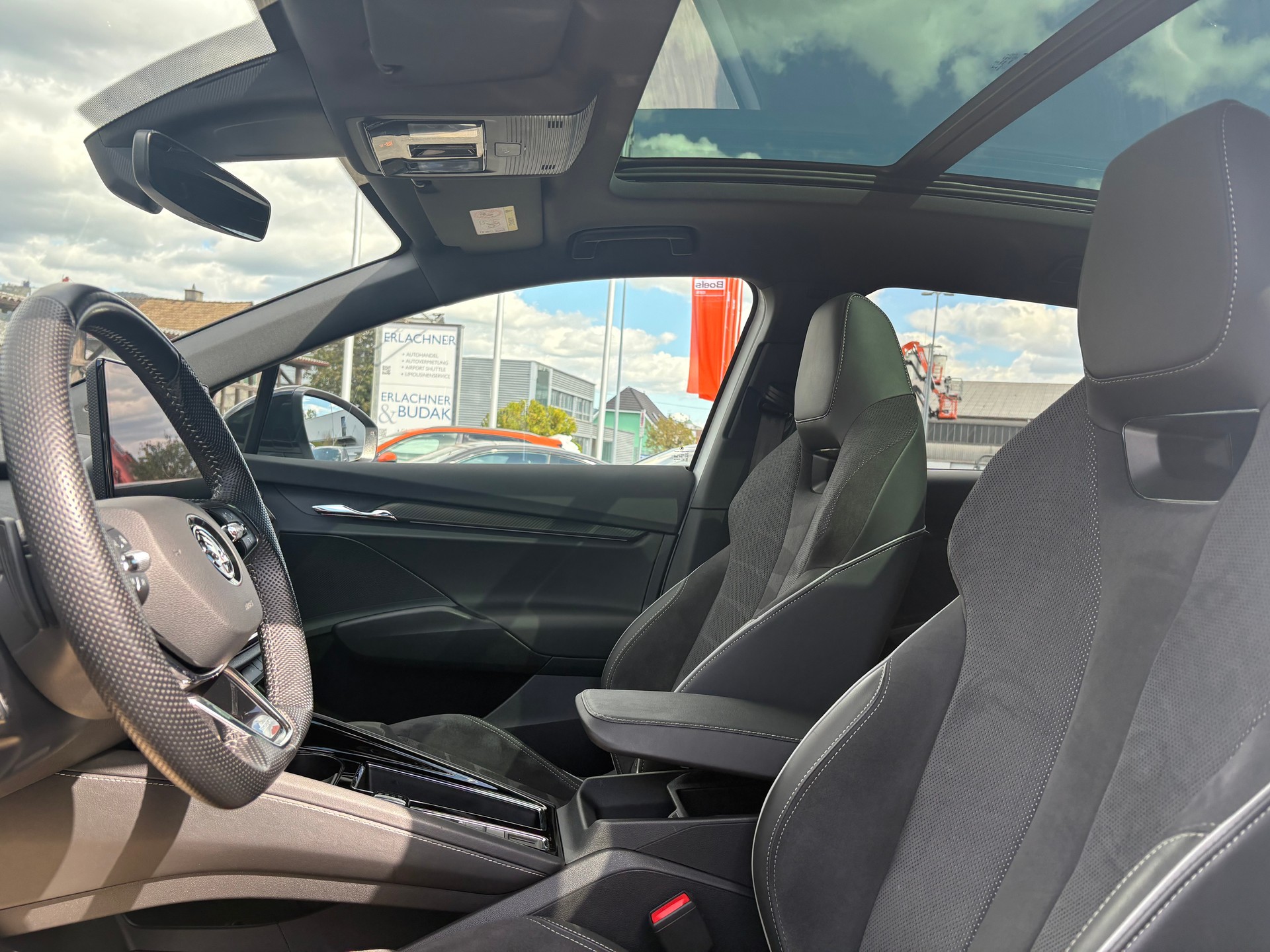 SKODA Enyaq iV 80 SportLine Ultra-image-9