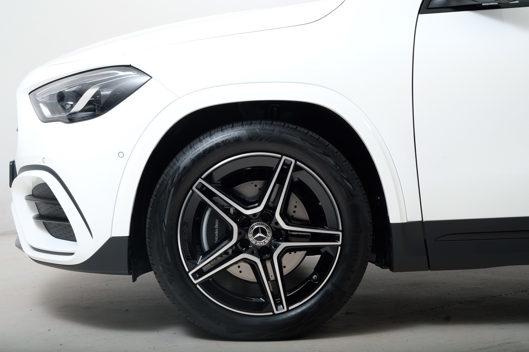 MERCEDES-BENZ GLA 250 AMG Line 4matic Swiss Star h247-showroom-element-3