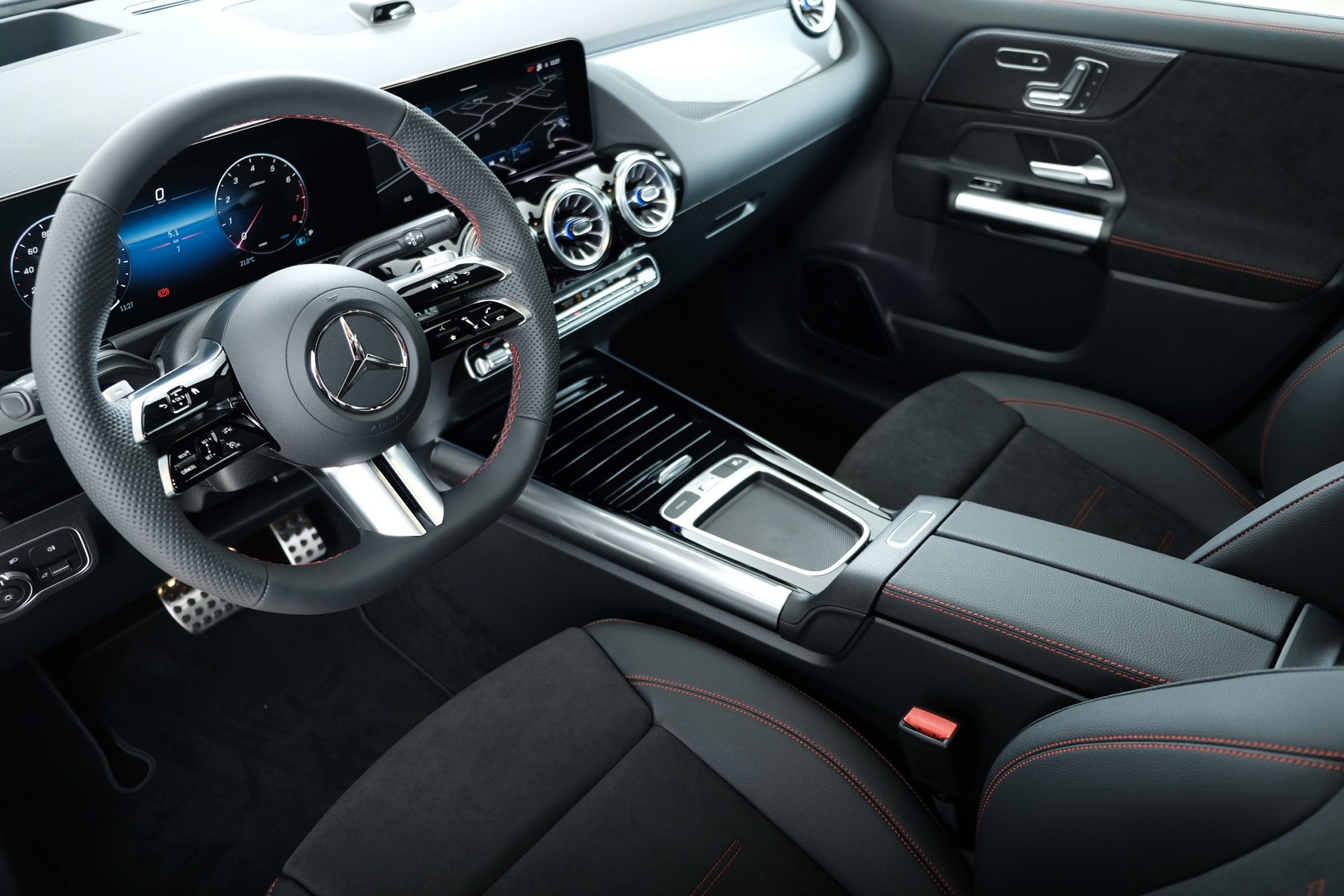 MERCEDES-BENZ GLA 250 AMG Line 4matic Swiss Star h247-image-9