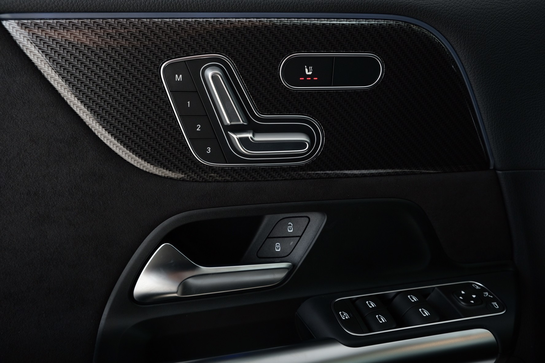 MERCEDES-BENZ GLA 250 AMG Line 4matic Swiss Star h247-image-10