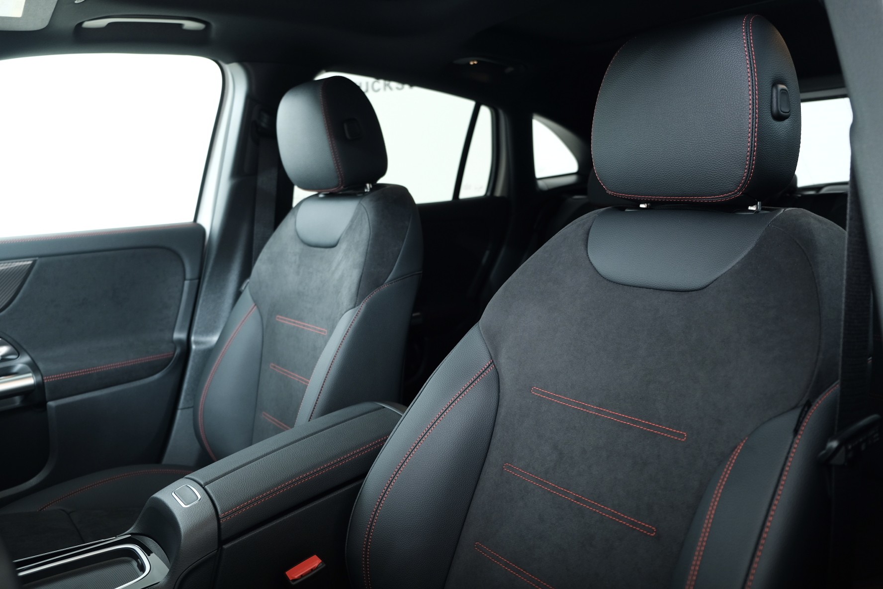 MERCEDES-BENZ GLA 250 AMG Line 4matic Swiss Star h247-image-13