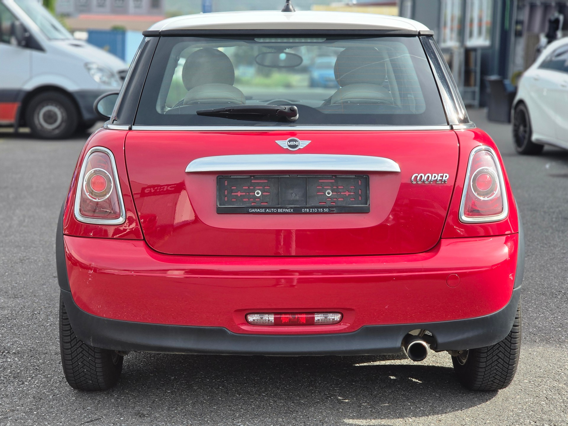 MINI Cooper-showroom-element-3