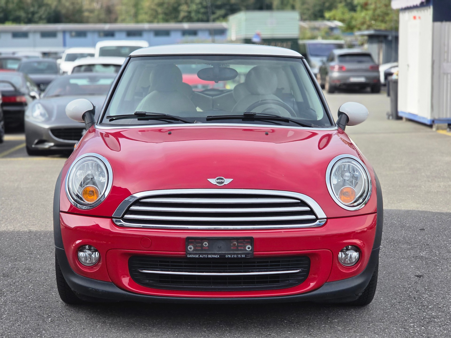 MINI Cooper-showroom-element-1