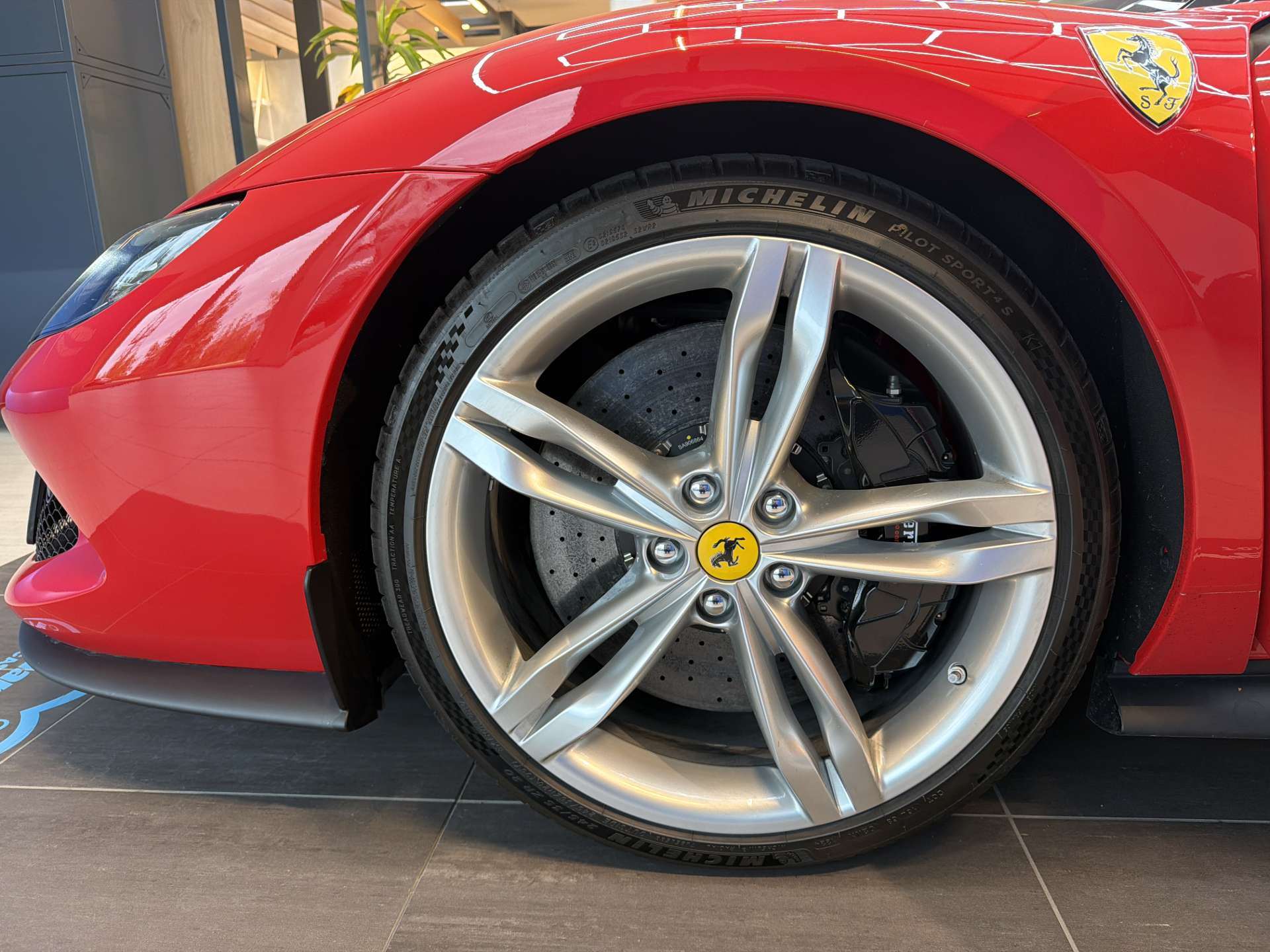 FERRARI 296 GTB 830PS Automat-image-8