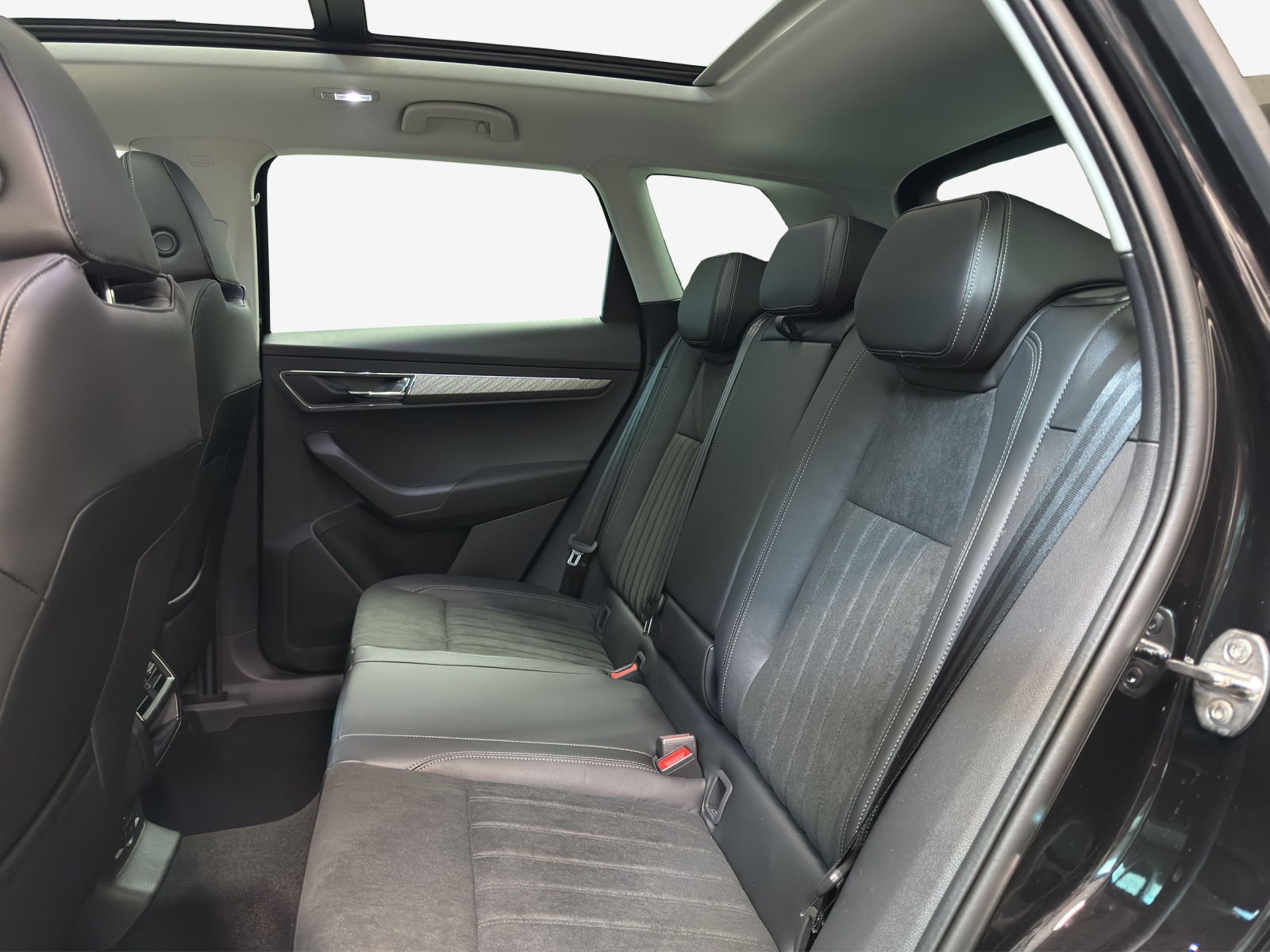 SKODA Karoq 1.5 TSI Dynamic DSG-image-8