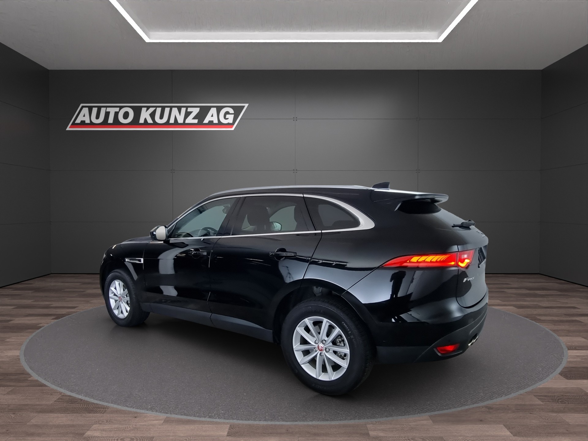 JAGUAR F-Pace 2.0 D 180 Pure AWD-showroom-element-3