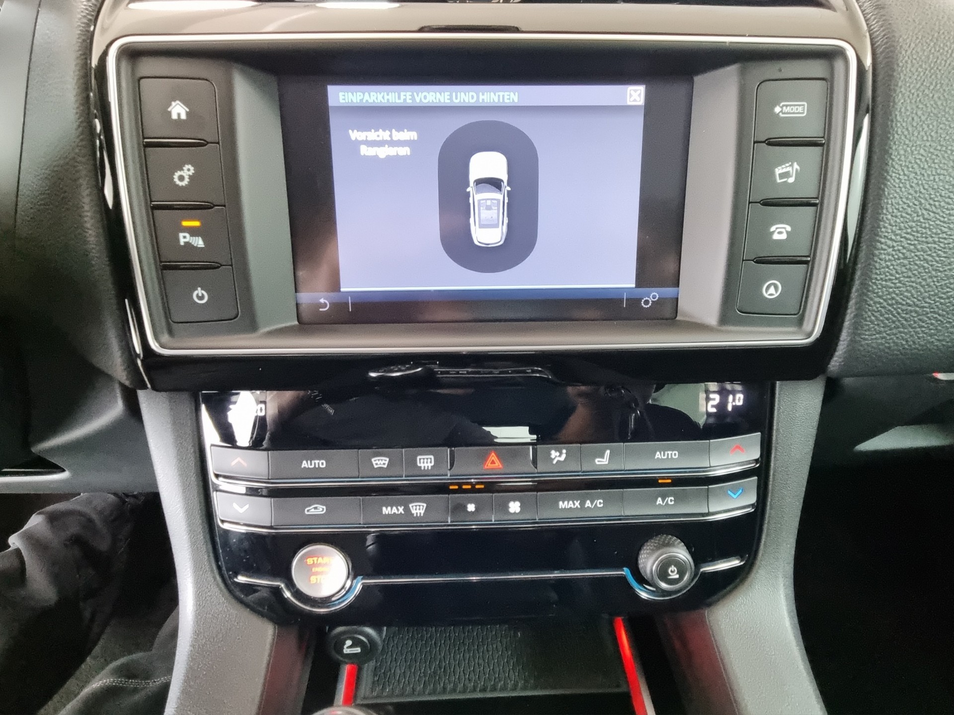 JAGUAR F-Pace 2.0 D 180 Pure AWD-image-13
