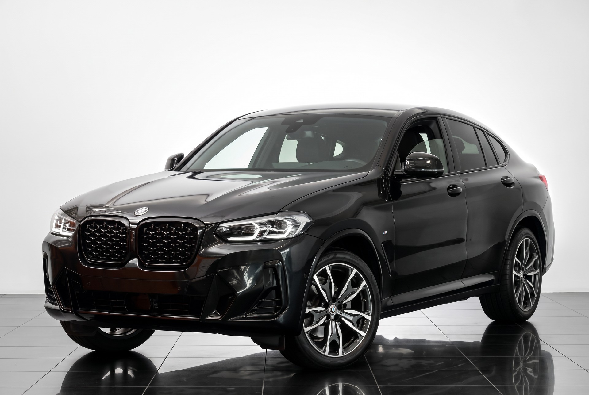 BMW X4 xDrive 48V 20d M Sport Steptronic • Attelage • Régulateur actif • Live Cockpit Professional-showroom-element-3