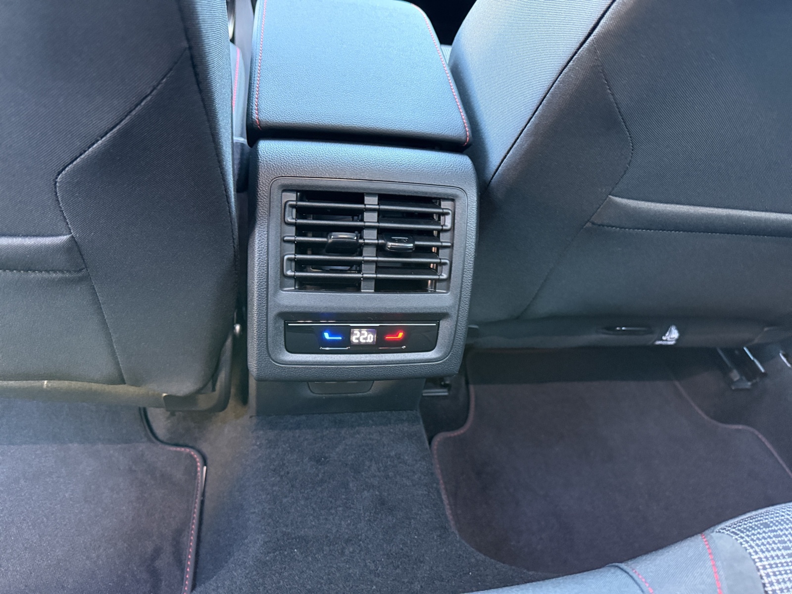 VW Golf 2.0 TSI GTI DSG-image-10