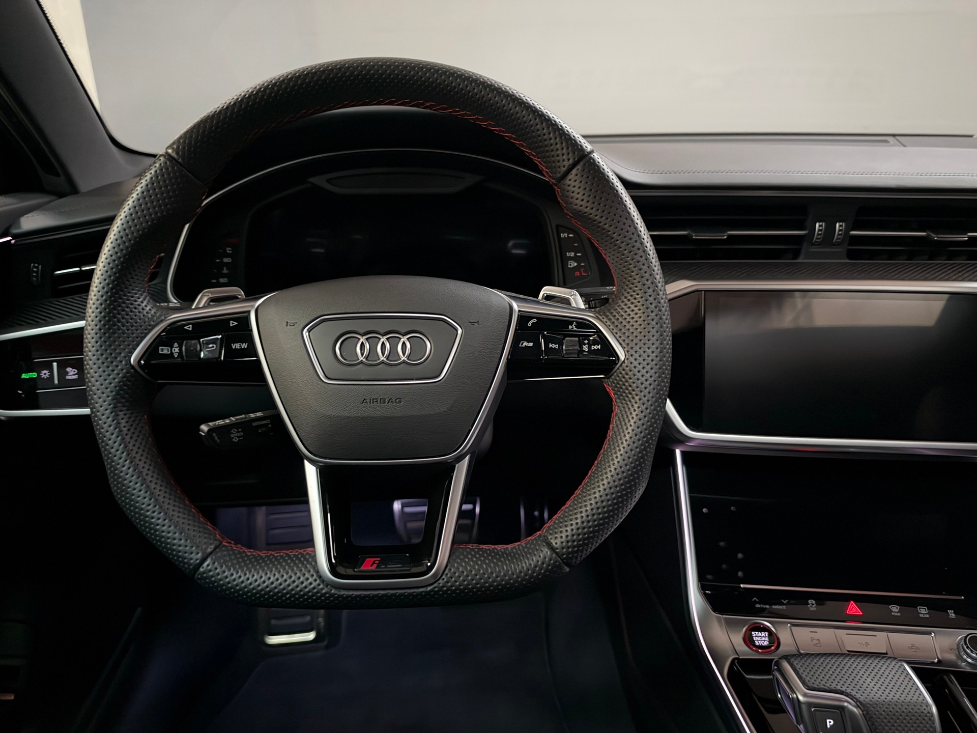 AUDI RS6 Avant 4.0 TFSI V8 quattro-image-24