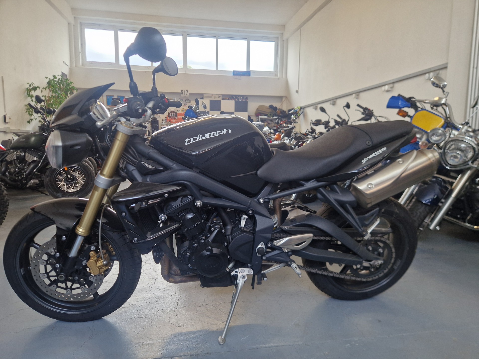 TRIUMPH Street Triple 675-showroom-element-3