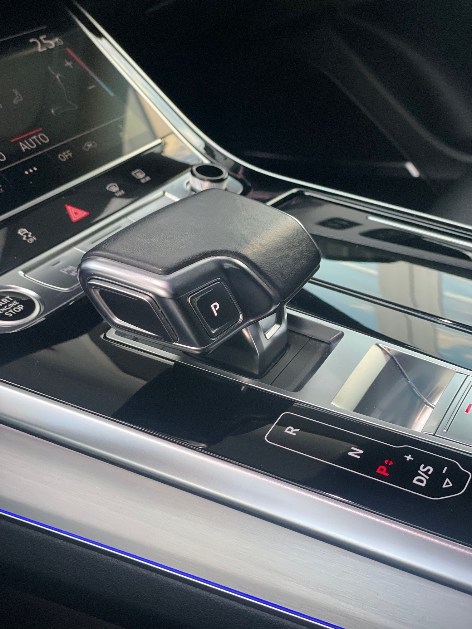 AUDI Q8 3.0 55 TFSI quattro T-Tronic-image-8
