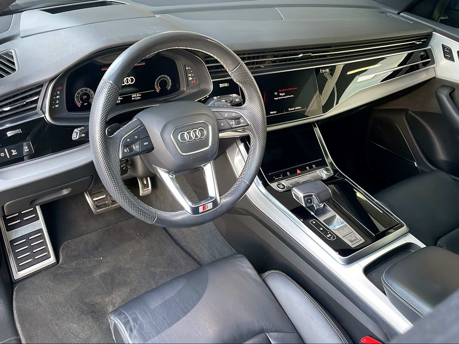 AUDI Q8 3.0 55 TFSI quattro T-Tronic-image-4
