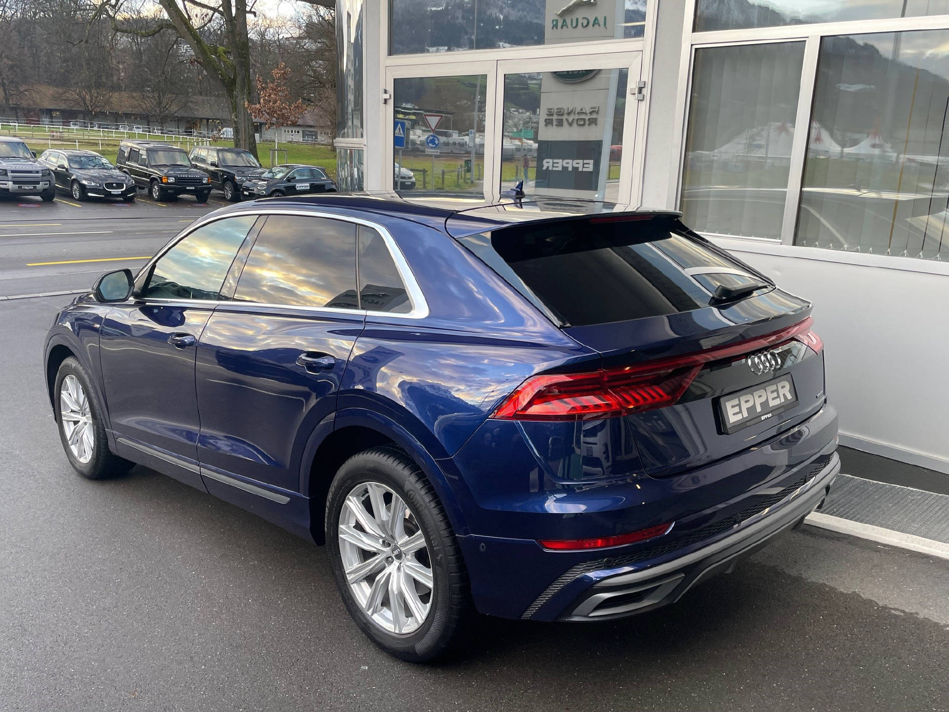 AUDI Q8 3.0 55 TFSI quattro T-Tronic-image-24