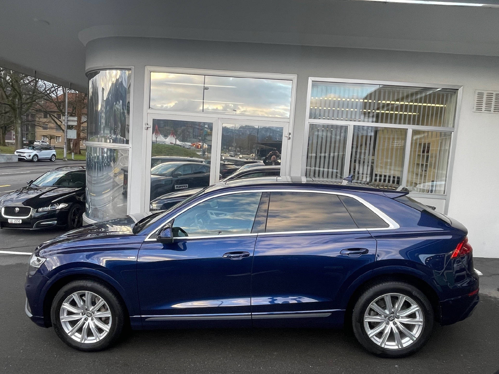 AUDI Q8 3.0 55 TFSI quattro T-Tronic-image-23