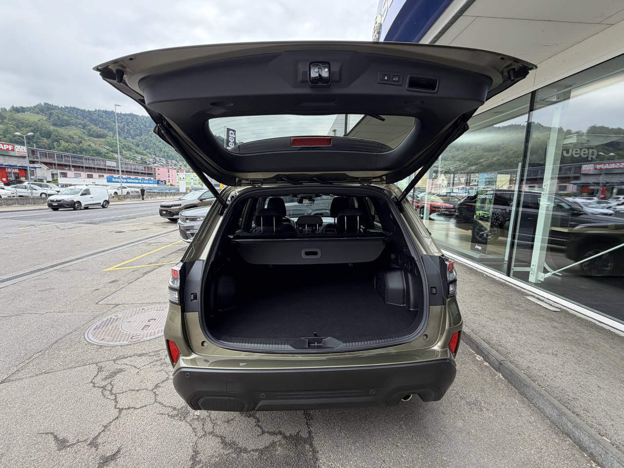 SUBARU Forester Station 2.0i e-Boxer Swiss Plus-image-5