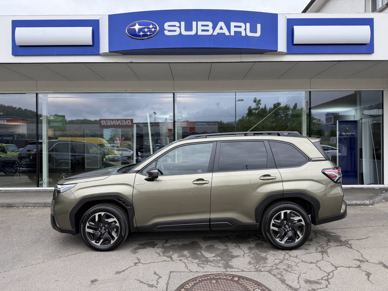 SUBARU Forester Station 2.0i e-Boxer Swiss Plus