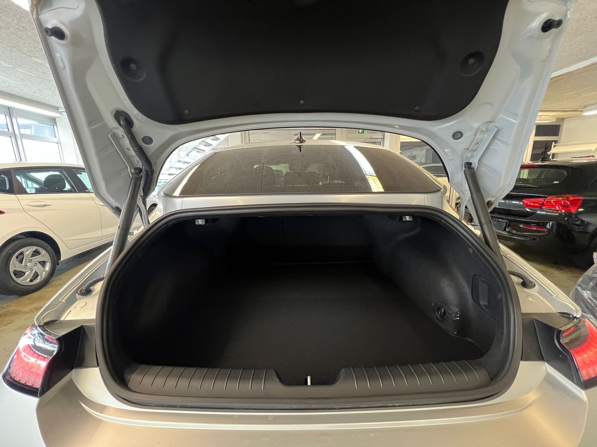 HYUNDAI Ioniq 6 77kWh Launch Edition 4WD-image-6
