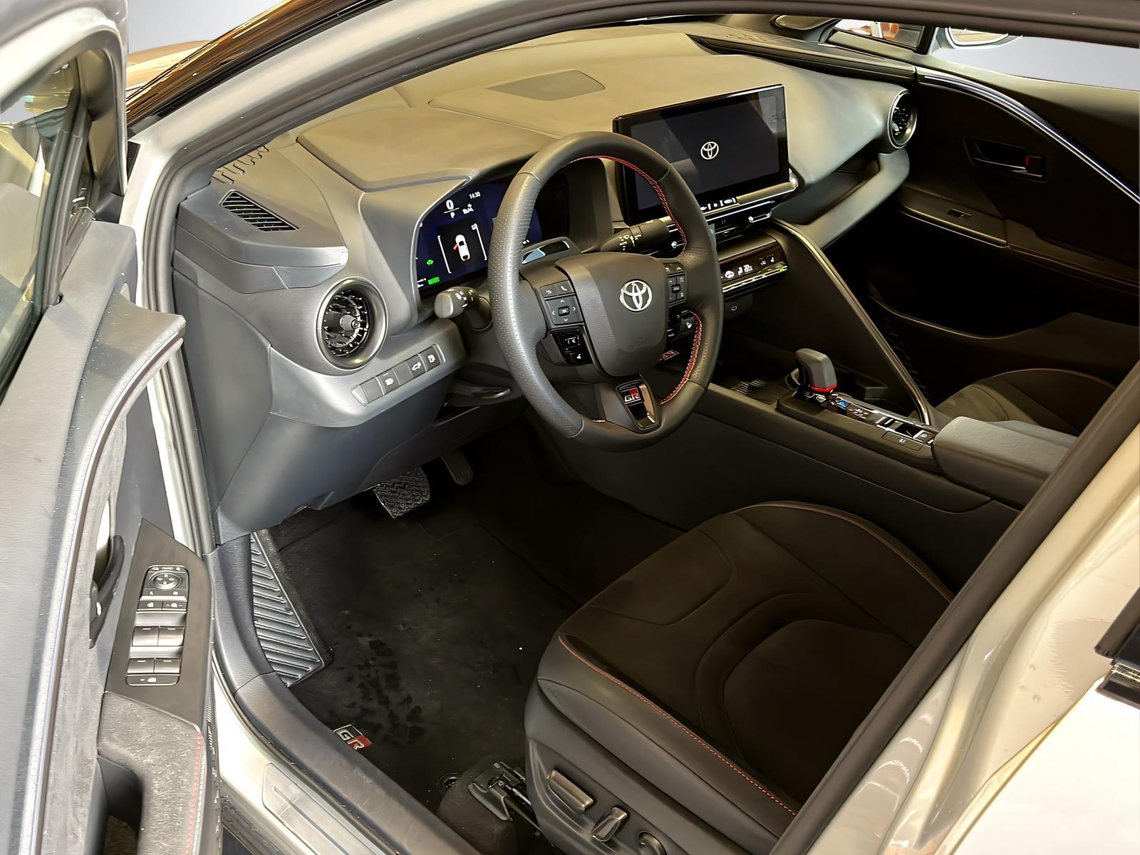 TOYOTA C-HR 2.0 HEV GR Sport Premiere 4x4 inkl. 4 Jahre Gratis Service-image-16