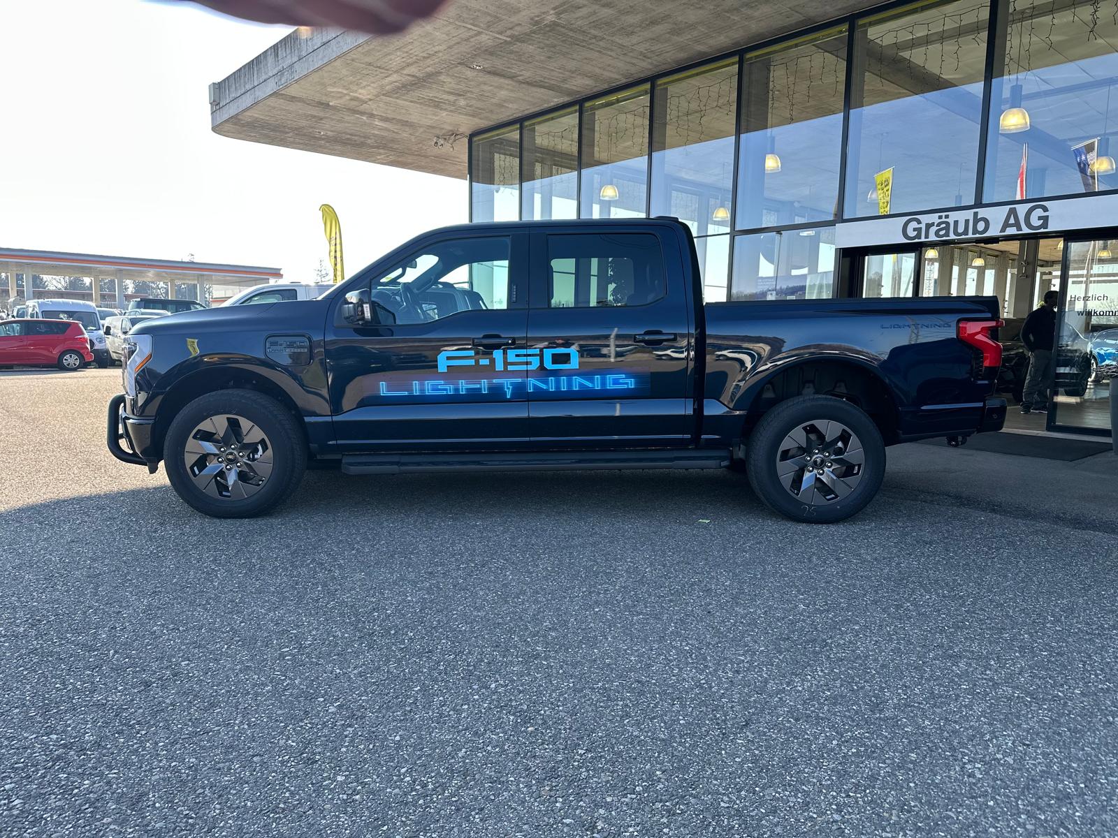 FORD F-150 Lightning 91 kWh Lariat Launch Edition-image-6