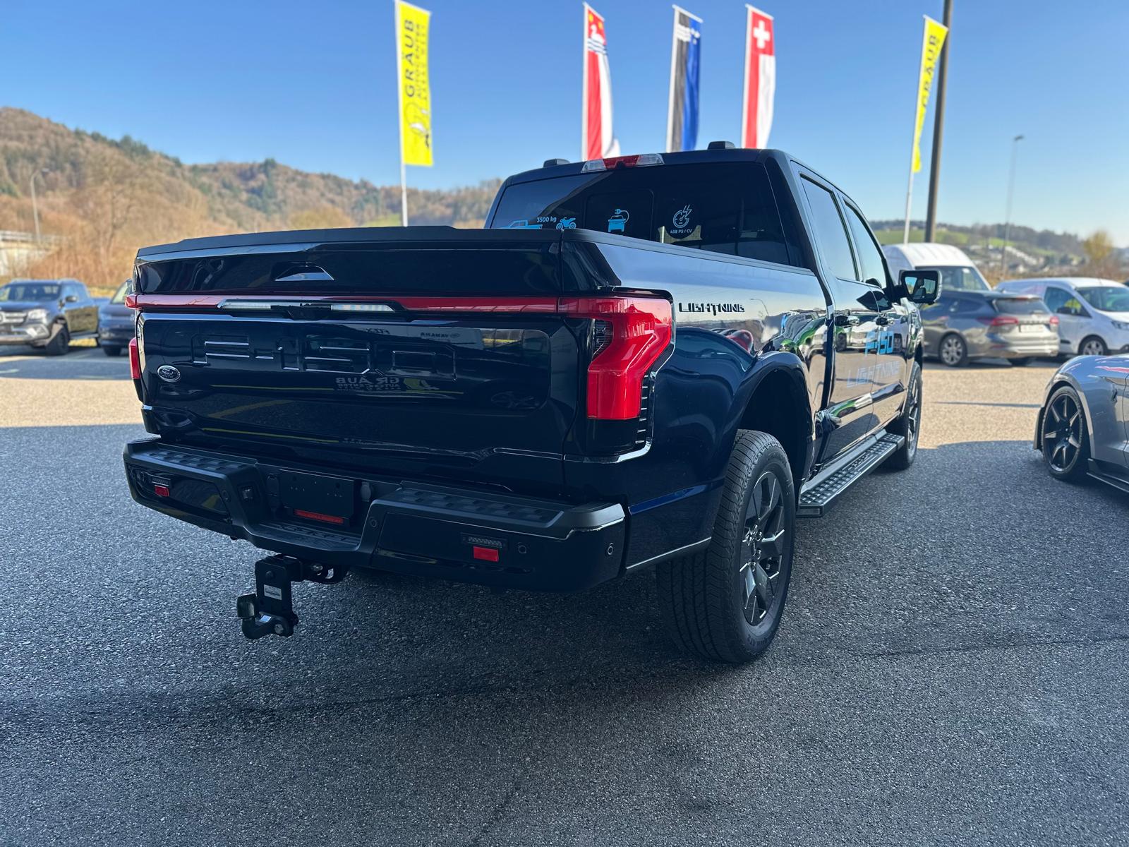 FORD F-150 Lightning 91 kWh Lariat Launch Edition-image-5