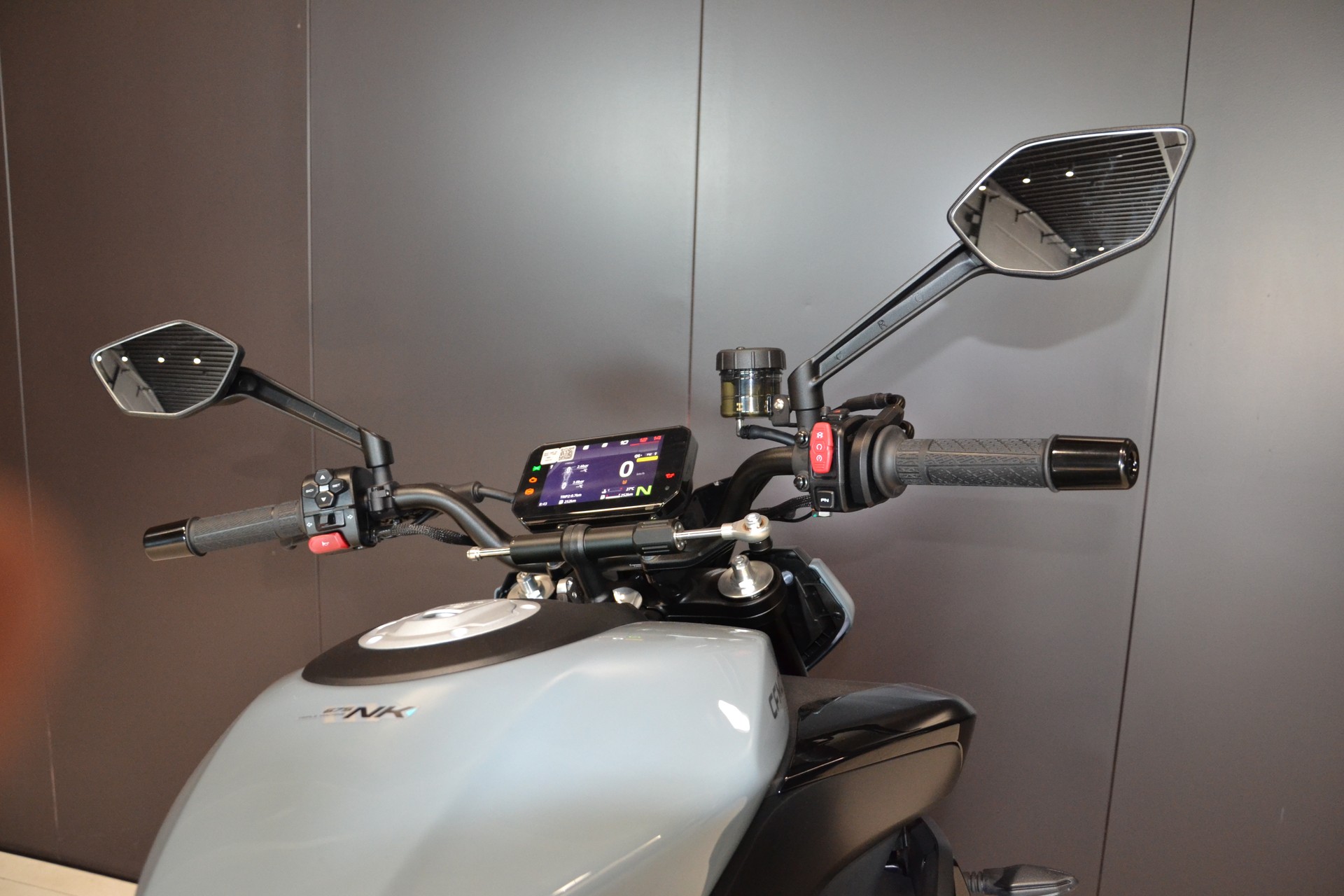 CF MOTO 675 NK-image-15