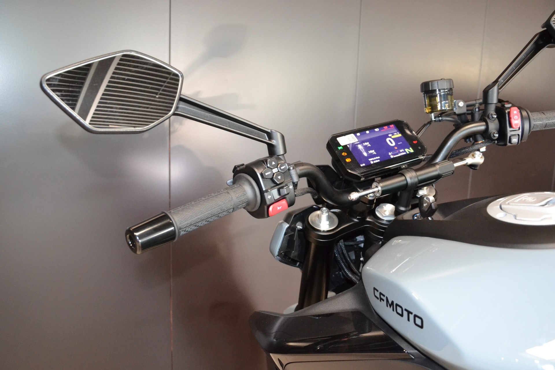 CF MOTO 675 NK-image-13
