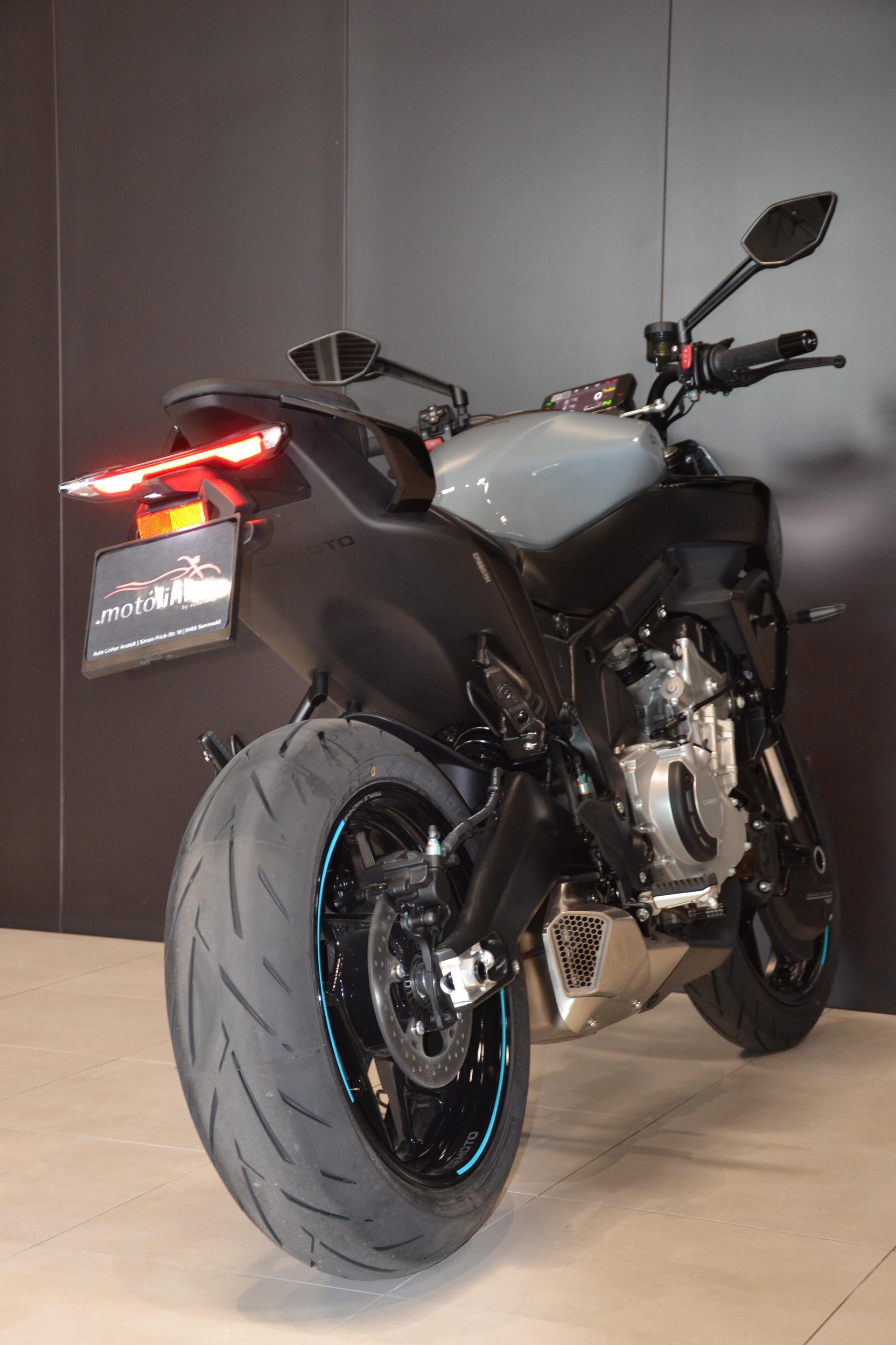CF MOTO 675 NK-image-12
