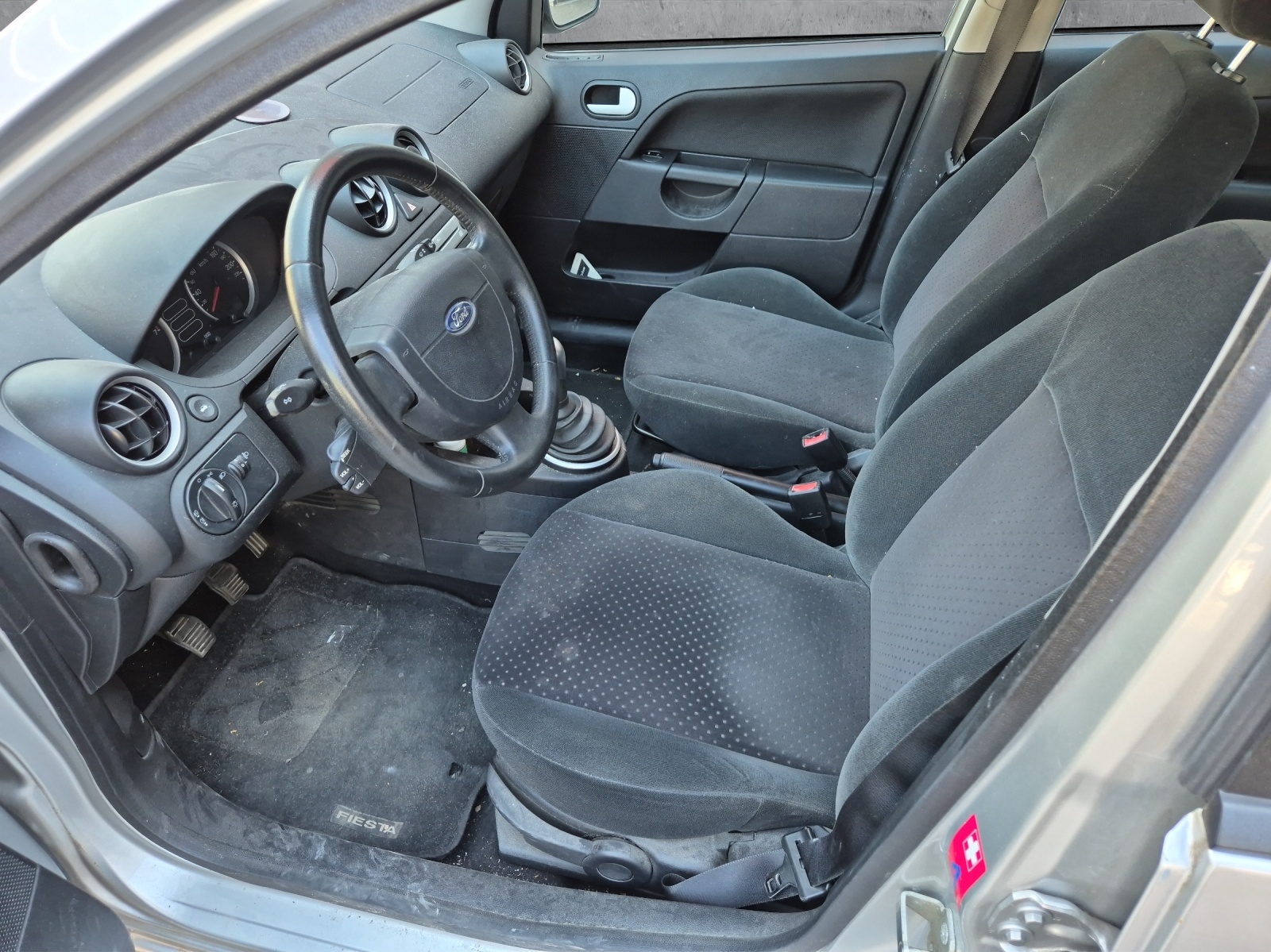 FORD Fiesta 1.6 16V Trend-image-8