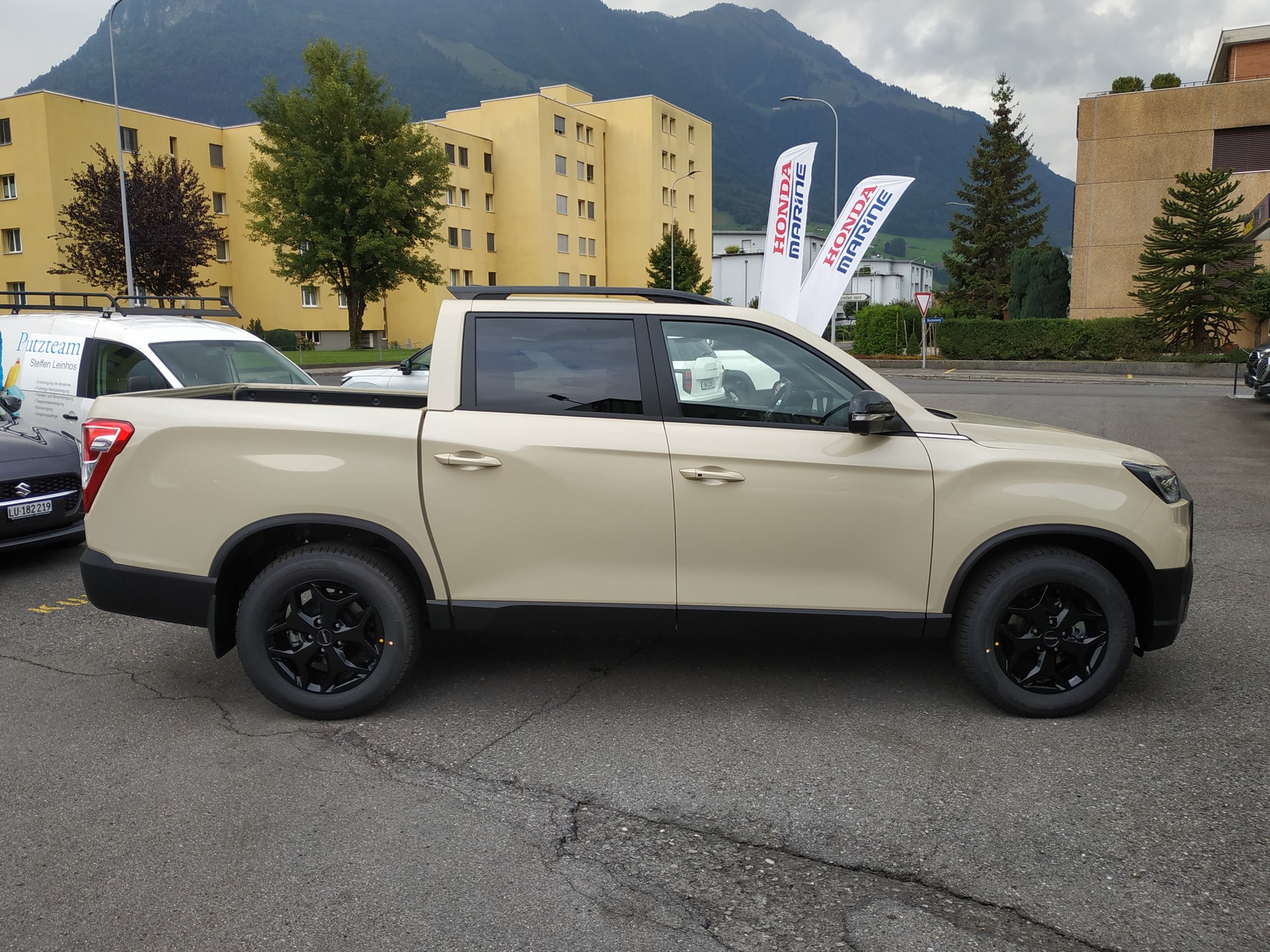 KGM-SsangYong Musso 2.2 Blackline 4WD Automat-image-4